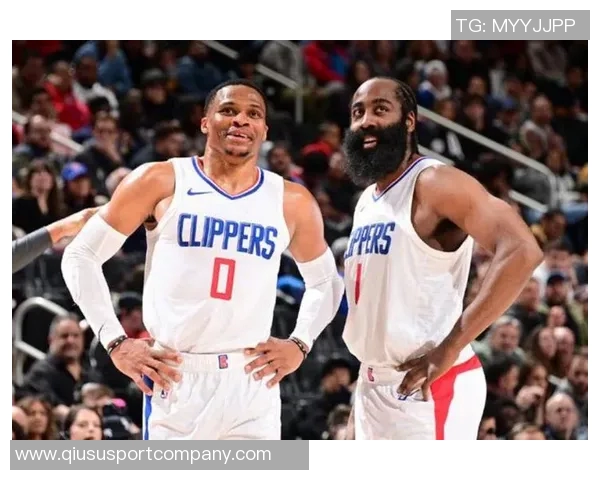 纳斯赞乔治训练表现出色移动灵活投篮精准防守本能强大